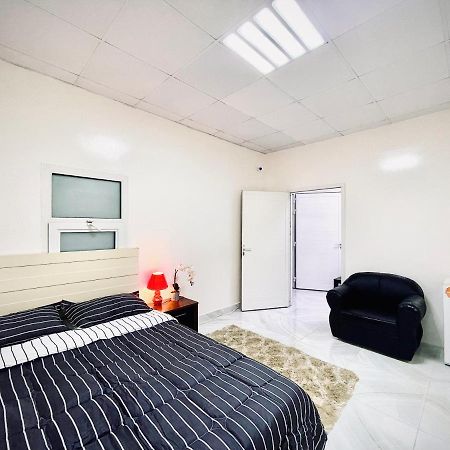 Private 2Bedroom Villa With T&B And Kitchenette Near Abu Dhabi International Airport エクステリア 写真