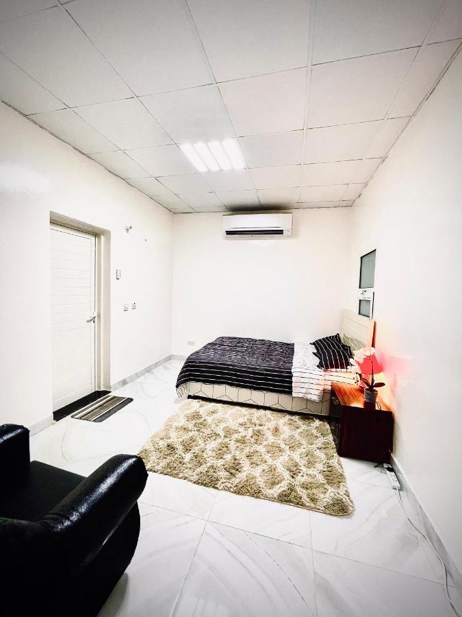 Private 2Bedroom Villa With T&B And Kitchenette Near Abu Dhabi International Airport エクステリア 写真