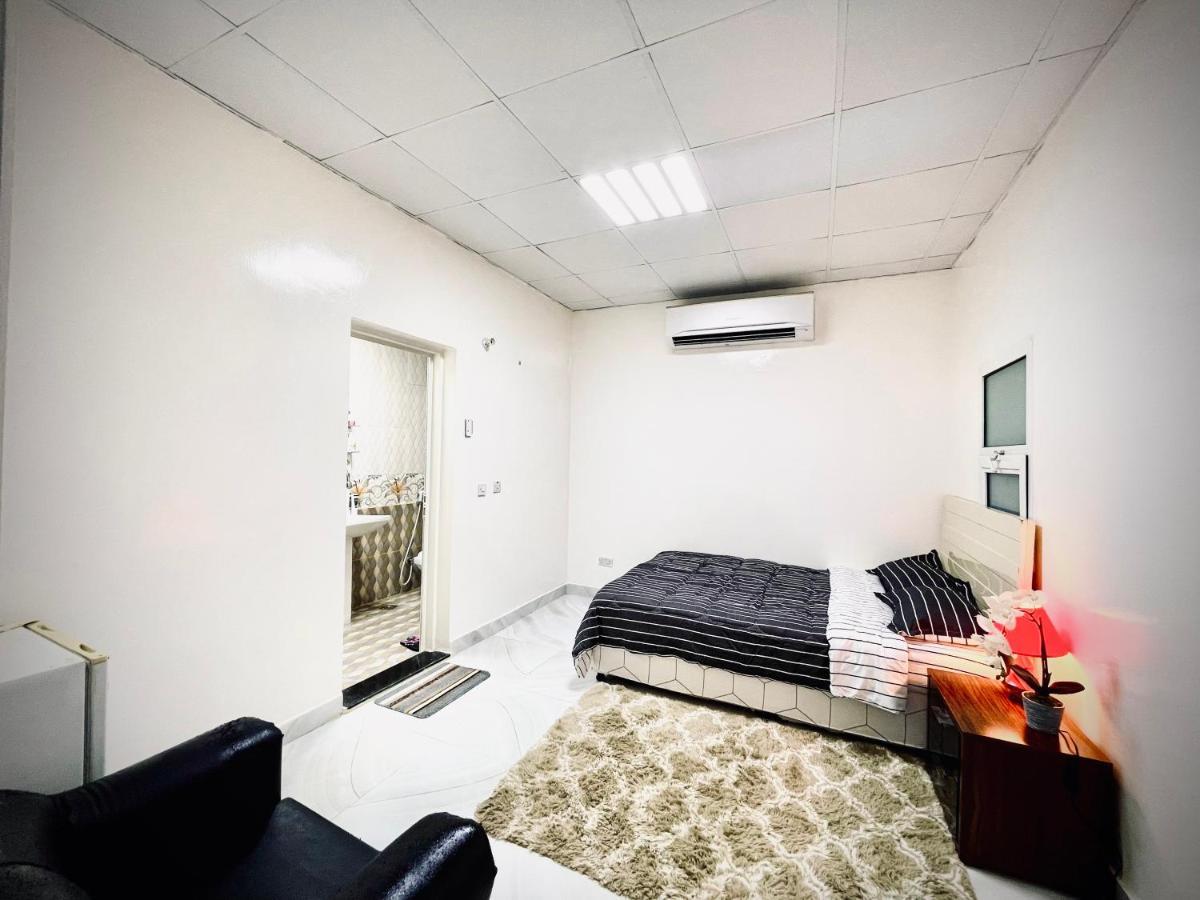 Private 2Bedroom Villa With T&B And Kitchenette Near Abu Dhabi International Airport エクステリア 写真