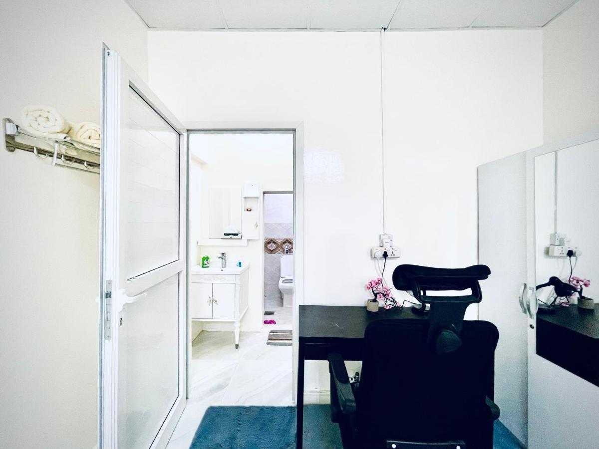Private 2Bedroom Villa With T&B And Kitchenette Near Abu Dhabi International Airport エクステリア 写真