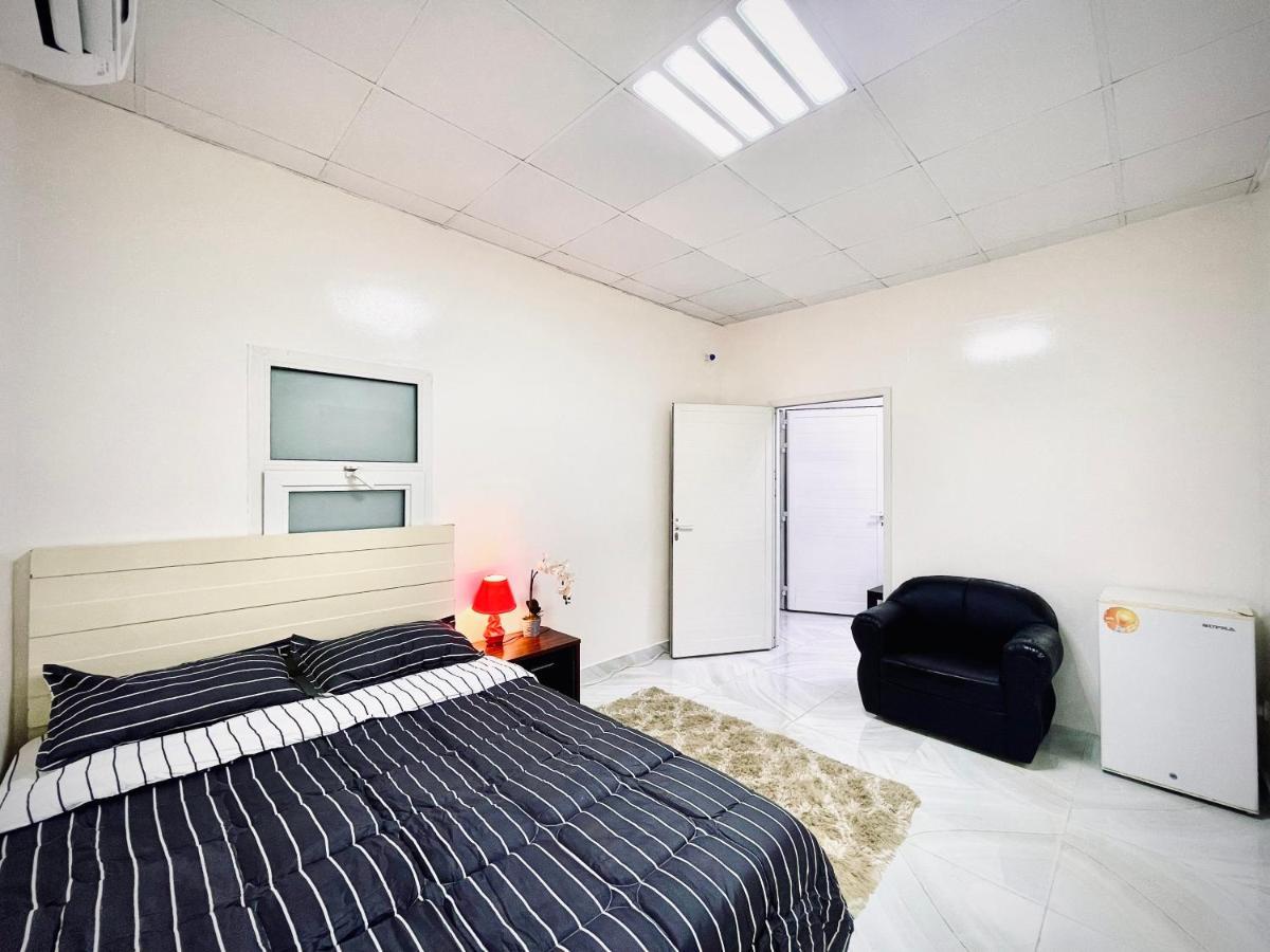 Private 2Bedroom Villa With T&B And Kitchenette Near Abu Dhabi International Airport エクステリア 写真
